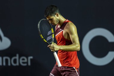 Rio, Brezilya - 20 Şubat 2022: Carlos Alcaraz (ESP) Rio Open 2022 'de Jockey Club Arena, ATP 500 turnuvasında