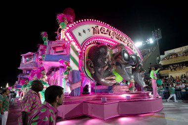 Rio, Brezilya - 22 Nisan 2022: Marques de Sapucai Sambadrome 'da düzenlenen Rio Karnavalı' nda Samba Okul Mangueira 'nın açılış töreni