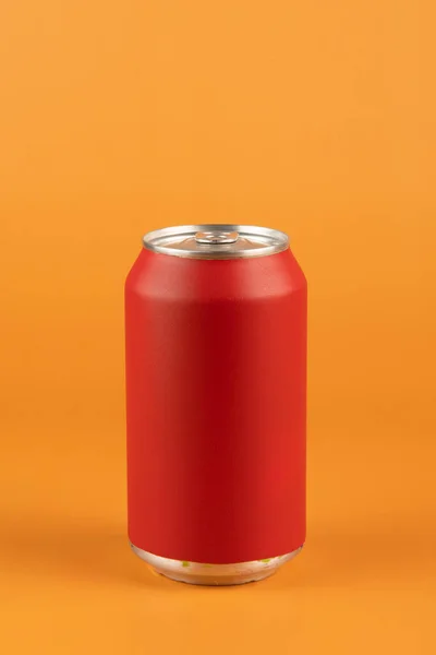 Boîte Aluminium Rouge Isolé Sur Fond Orange — Photo
