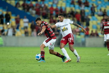 Rio, Brezilya - 24 Mayıs 2022: Victor Hugo ve Christofer Gonzales Flamengo (BRA) ile Libertadores Kupası 2022 PER karşılaşmalarında Maracana Stadyumu 'nda mücadele ettiler.