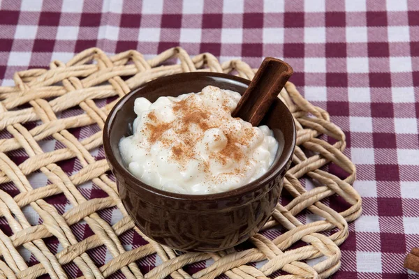 Sobremesa Doce Brasileira Canjica Mingau Milho Branco Com Canela Coco — Fotografia de Stock