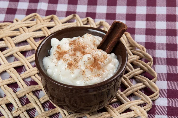 Braziliaanse Zoete Dessert Canjica Witte Maïspap Met Kaneel Kokosnoot Verbruikt — Stockfoto