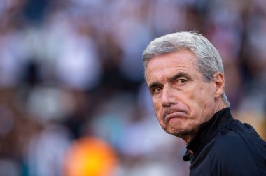 Rio, Brezilya - 16 Haziran 2022: Luis Castro Nilton Santos Stadyumu 'nda düzenlenen Brezilya Şampiyonası' nın 12. raundunda Botafogo-Sao Paulo maçında teknik direktör oldu.