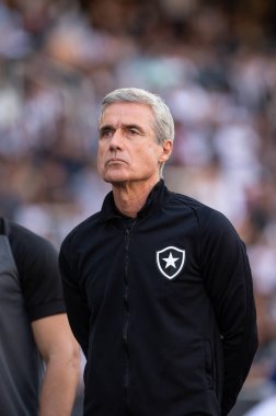 Rio, Brezilya - 16 Haziran 2022: Luis Castro Nilton Santos Stadyumu 'nda düzenlenen Brezilya Şampiyonası' nın 12. raundunda Botafogo-Sao Paulo maçında teknik direktör oldu.