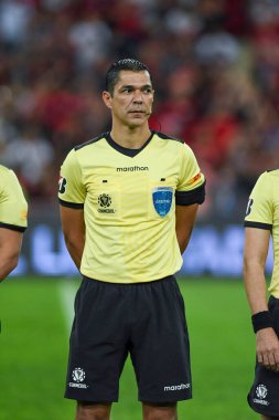 Rio, Brezilya - Temmuz 06, 2022: Mario Diaz de Vivar hakem Flamengo (BRA) ile Tolima (ARG) arasındaki maçta Libertadores Kupası 2022, grup turu, Maracana Stadyumu