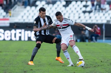 Rio, Brezilya - 16 Haziran 2022: Luciano oyuncusu Botafogo ile Sao Paulo arasında Nilton Santos Stadyumu 'nda oynanan 12.