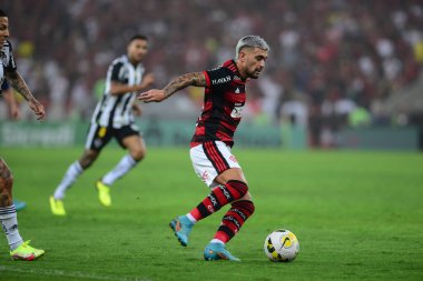 Rio, Brezilya - 13 Temmuz 2022: De Arrascaeta oyuncusu Flamengo ile Atletico-MG arasındaki maçta Maracana Stadyumu 'nda oynanan Brezilya Kupası çeyrek final karşılaşmasında