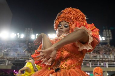 Rio, Brezilya - 22 Nisan 2022: Samba Okulu Sao Clemente, Marques de Sapucai Sambadrome 'da düzenlenen Rio Karnavalı