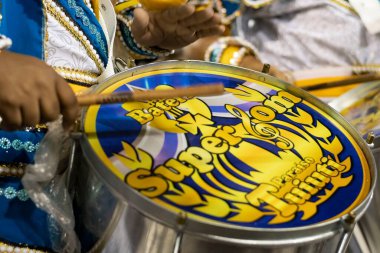 Rio, Brezilya - 22 Nisan 2022: Rio Karnavalı 'nda Samba Okulu Tuiuti, Marques de Sapucai Sambadrome' da düzenlendi