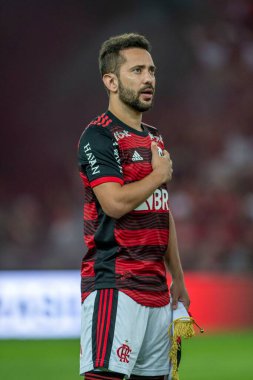 Rio, Brezilya - 27 Temmuz 2022: Flamengo ile Athletico-PR arasındaki maçta Everton Ribeiro oyuncusu Maracana Stadyumu 'nda oynanan Brezilya Kupası çeyrek final karşılaşmasında