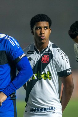 Rio, Brezilya - 28 Temmuz 2022: Andrey Santos Vasco - CRB 21. tur Brezilya Şampiyonası B serisi arasındaki maçta Sao Januario Stadyumu