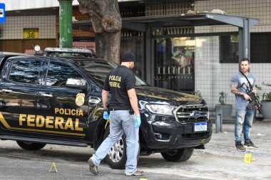 Rio, Brazil - august 03, 2022: Federal police car with police beside it during attempted bank robbery