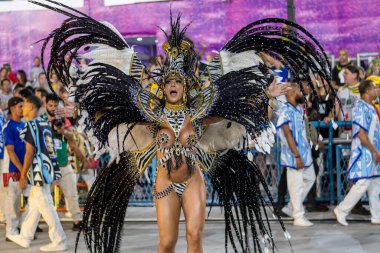 Rio, Brezilya - 22 Nisan 2022: Rio Karnavalı 'nda Samba Okulu Portela, Marques de Sapucai Sambadrome' da düzenlendi.