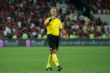 Rio, Brezilya - 14 Eylül 2022: Maracana Stadyumu 'nda oynanan Brezilya Kupası yarı final karşılaşmasında Flamengo ile Sao Paulo arasında oynanan maçta Wilton Pereira Sampaio hakemi
