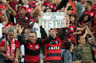 Rio, Brezilya - 14 Eylül 2022: Maracana Stadyumu 'nda oynanan Brezilya Kupası yarı final karşılaşmasında Flamengo ve Sao Paulo arasında oynanan maçta taraftarlar