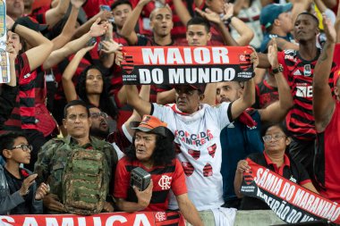 Rio, Brezilya - 14 Eylül 2022: Maracana Stadyumu 'nda oynanan Brezilya Kupası yarı final karşılaşmasında Flamengo ve Sao Paulo arasında oynanan maçta taraftarlar
