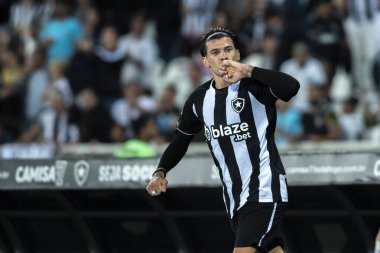 Rio, Brezilya - 17 Eylül 2022: Victor Cuesta, Botafogo ile Coritiba arasındaki maçta Nilton Santos Stadyumu 'nda oynanan Brezilya Şampiyonası' nın 17 raundunda karşı karşıya geldi.