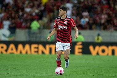Rio, Brezilya - 01 Ekim 2022 - Ayrton Lucas, Maracana Stadyumu 'nda düzenlenen Brezilya Şampiyonası' nda Flamengo ile Bragantino arasındaki maçta