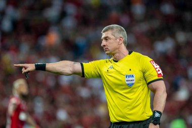 Rio, Brezilya - 01 Ekim 2022 - Anderson Daronco, Maracana Stadyumu 'nda oynanan 29 rauntluk Brezilya Şampiyonası' nda Flamengo ve Bragantino maçında hakemlik yaptı..