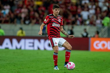 Rio, Brezilya - 01 Ekim 2022 - Ayrton Lucas, Maracana Stadyumu 'nda düzenlenen Brezilya Şampiyonası' nda Flamengo ile Bragantino arasındaki maçta