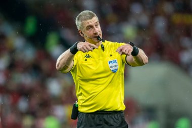 Rio, Brezilya - 01 Ekim 2022 - Anderson Daronco, Maracana Stadyumu 'nda oynanan 29 rauntluk Brezilya Şampiyonası' nda Flamengo ve Bragantino maçında hakemlik yaptı..