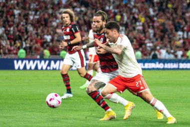 Rio, Brezilya - Ekim 05, 2022 - Mauricio ve Leo Pereira Maracana Stadyumu 'nda oynanan Brezilya Şampiyonası' nda oynanan Flamengo-Internacional maçında