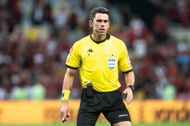 Rio, Brezilya - Ekim 05, 2022 Flavio Rodrigues de Souza hakemi Flamengo ve Internacional arasında oynanan maçta Maracana Stadyumu 'nda oynanan 30 rauntluk Brezilya Şampiyonası maçında