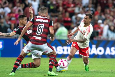 Rio, Brezilya - Ekim 05, 2022 - Alan Patrick, Maracana Stadyumu 'nda oynanan Brezilya Şampiyonası' nda Flamengo ve Internacional arasındaki maçta