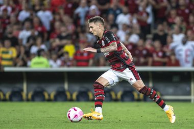 Rio, Brezilya - 15 Ekim 2022 - Guillermo Varela Flamengo ile Atletico MG arasında oynanan maçta Brezilya Şampiyonası 32 rauntluk serisi Maracana Stadyumu 'nda oynanacak
