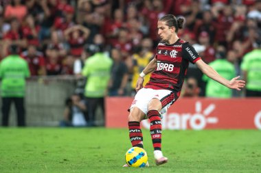 Rio, Brezilya - 19 Ekim 2022: Ayrton Lucas, Maracana Stadyumu 'nda oynanan Brezilya Kupası final maçında Flamengo - Ayrton Lucas ve Filipe Lus arasında oynanan karşılaşmada ikinci tur