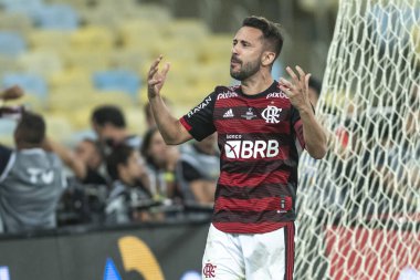 Rio, Brezilya - 19 Ekim 2022: Everton Ribeiro oyuncusu, Maracana Stadyumu 'nda oynanan Brezilya Kupası final maçında Flamengo ile Corinthians arasında oynanan maçta