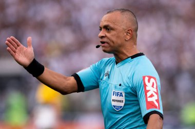 Rio, Brezilya - 22 Ekim 2022 - Wilton Pereira Sampaio hakemi Vasco ile Criciuma arasındaki maçta 36 rauntluk Brezilya Şampiyonası, B serisi Sao Januario Stadyumu 'nda