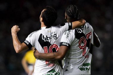 Rio, Brezilya - 22 Ekim 2022 - Sao Januario Stadyumu 'nda oynanan 36 rauntluk Brezilya Şampiyonluğu karşılaşmasında Vasco ile Criciuma arasındaki maçta Fabio Gomes e Nene oyuncusu