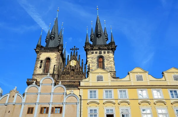 Tyn cathedral, gamla stans torg, Prags — Stockfoto