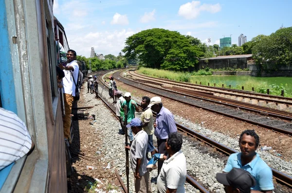 Train travel from Colombo to Kandy, Srí Lanka — Stock Photo, Image