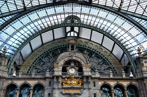 Central railway station in Antwerpen — Stock Photo, Image