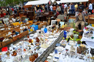 Brüksel'deki yoğun Pazar bit pazarı