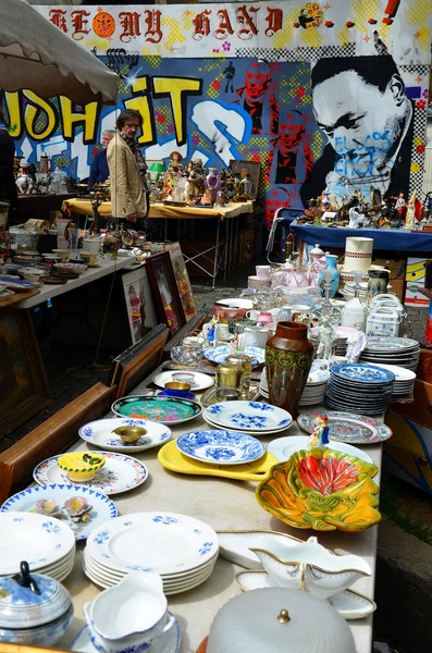 Mercado de pulgas de domingo em Bruxelas, Bélgica — Fotografia de Stock