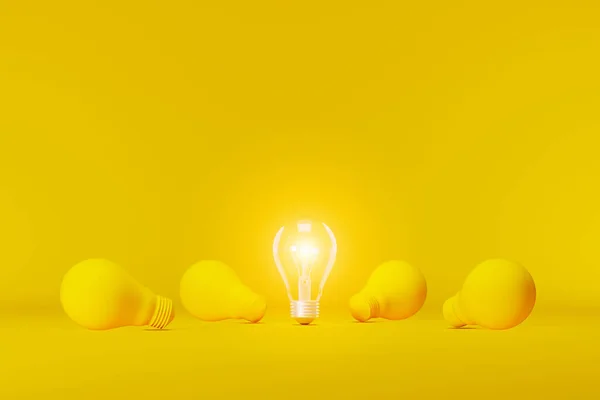 Lampadina Brillante Eccezionale Tra Lampadina Sfondo Giallo Concetto Idea Creativa — Foto Stock