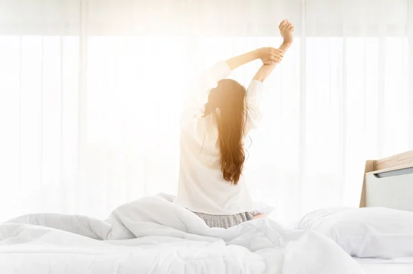 Buongiorno Nuovo Giorno Asiatico Donna Wake Seduta Corpo Tratto Letto — Foto Stock