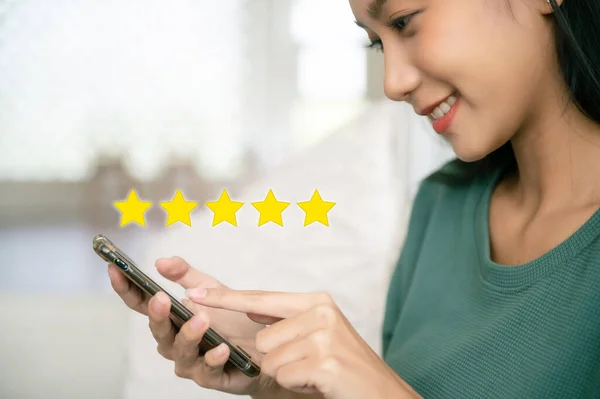 Customer Service Experience Business Satisfaction Survey Woman Hand Using Smart — Foto de Stock