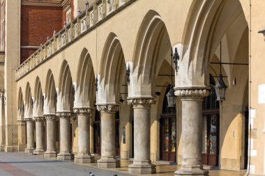 Ana Pazar Meydanı ile Polonya Krakov içinde Rönesans sukiennice görünümünü