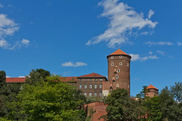 Vista sul castello reale di Wawel con torre di Sandomierska a Cracovia in Polonia — Foto Stock