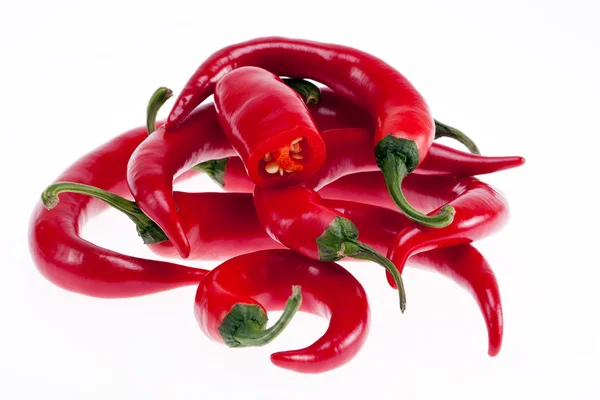 Högen av paprika pepperoni isolerad på vit bakgrund makro — Stockfoto