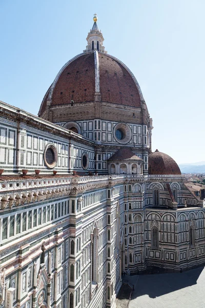 Widok na bazylikę di santa maria del fiore we Florencji od dzwonnicę — Zdjęcie stockowe