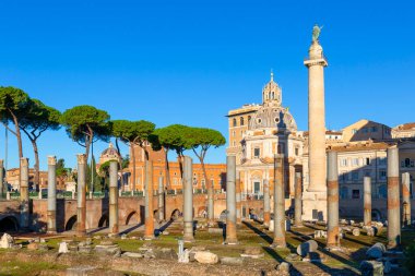 Roma Forumu 'nun bir parçası olan Trajan Forumu, çok sayıda önemli antik binanın kalıntılarını, Trajan Sütununu (Colonna Traiana), Roma, İtalya