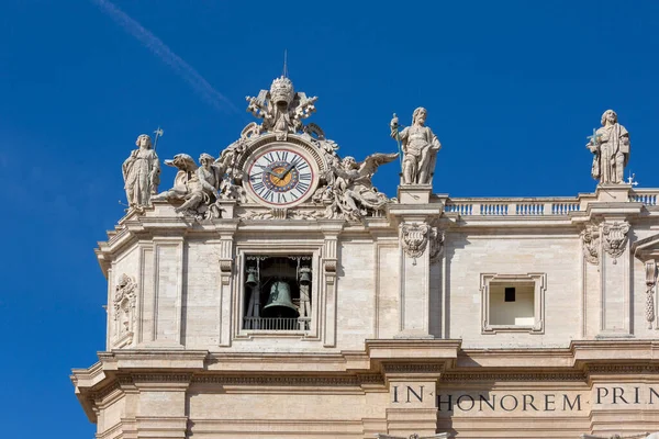 意大利罗马梵蒂冈 2020年10月9日 蓝天背景下的圣彼得大教堂立面 — 图库照片