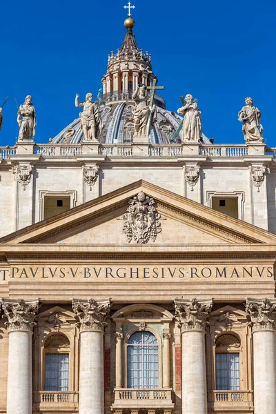 意大利罗马梵蒂冈 2020年10月9日 圣彼得大教堂立面 巴尔科尼称之为 祝福之家 新当选的教皇从那里向乌尔比和奥尔比献上他的第一个祝福 — 图库照片