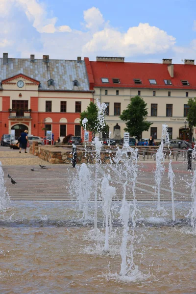 ポーランドオルクス2021年6月9日 クラクフ近郊の小さな町の市場広場 カラフルな家 — ストック写真
