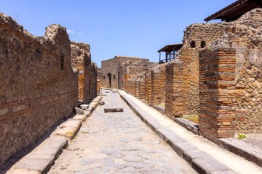 Napoli yakınlarındaki Vezüv yanardağının patlaması sonucu yok olan antik bir şehrin kalıntıları, Pompei, İtalya.